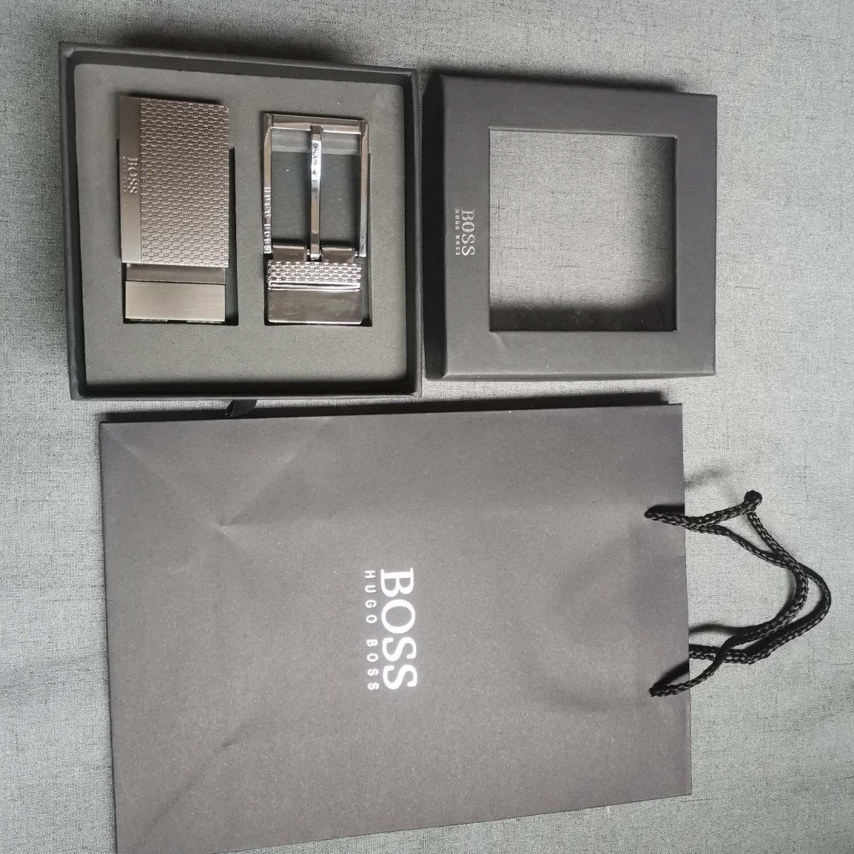 BOSS – ორმხრივი ნატურალური ტყავის ქამრისა და ცვლადი ბალთების ექსკლუზიური ნაკრები thumbnail