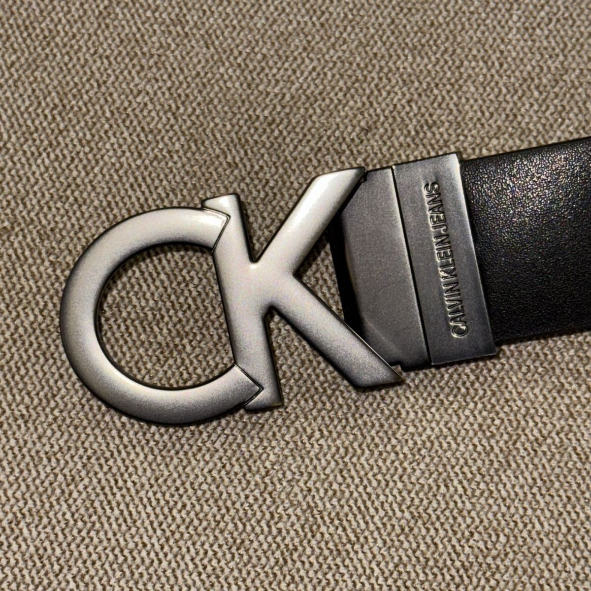 Calvin Klein Jeans - მამაკაცის ტყავის კლასიკური ქამარი მეტალის ლოგოთი thumbnail