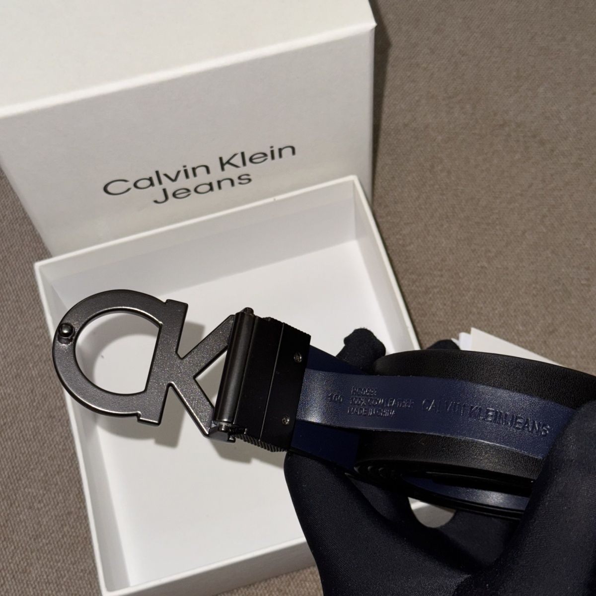 Calvin Klein Jeans - მამაკაცის ტყავის კლასიკური ქამარი მეტალის ლოგოთი thumbnail