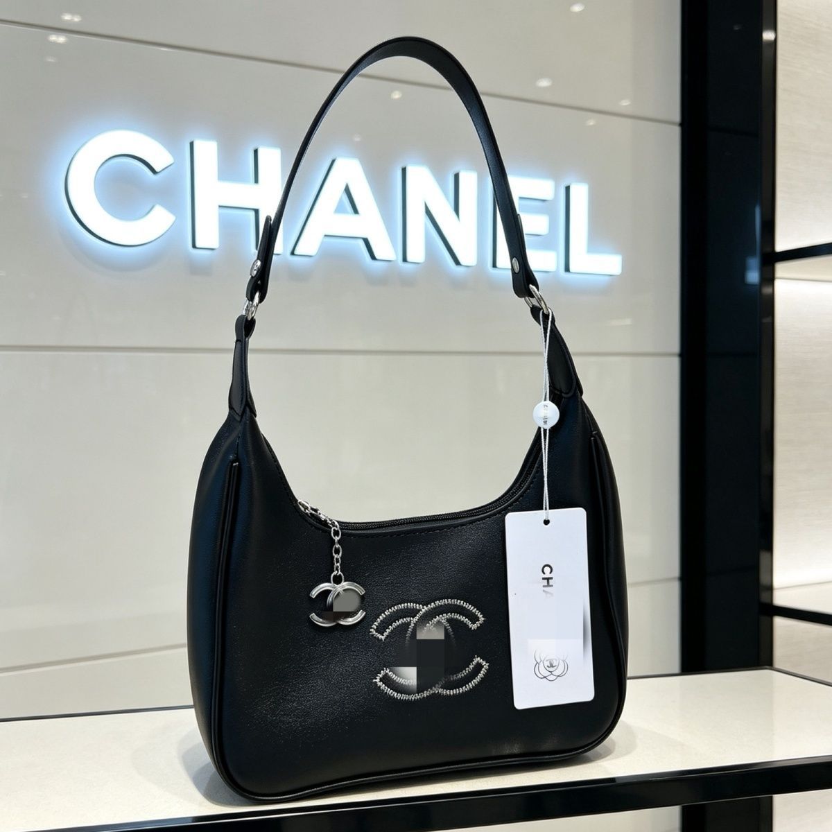 Chanel – ექსკლუზიური დიზაინის ტრენდული ჩანთა thumbnail