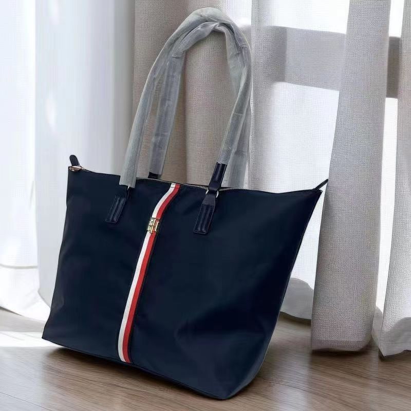 Tommy Hilfiger – ექსკლუზიური დიზაინის ტრენდული ჩანთა thumbnail