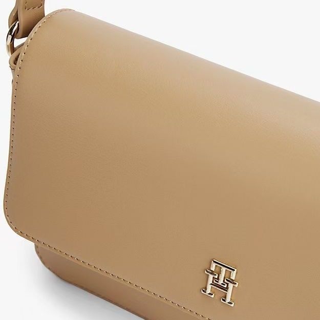 Tommy Hilfiger – ექსკლუზიური დიზაინის ტრენდული ჩანთა thumbnail