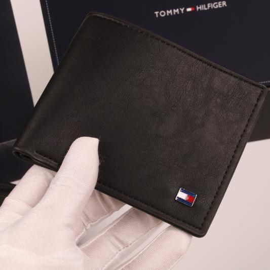 Tommy Hilfiger – ტყავის ლუქს კლასის მამაკაცის სასაჩუქრე კომპლექტი thumbnail