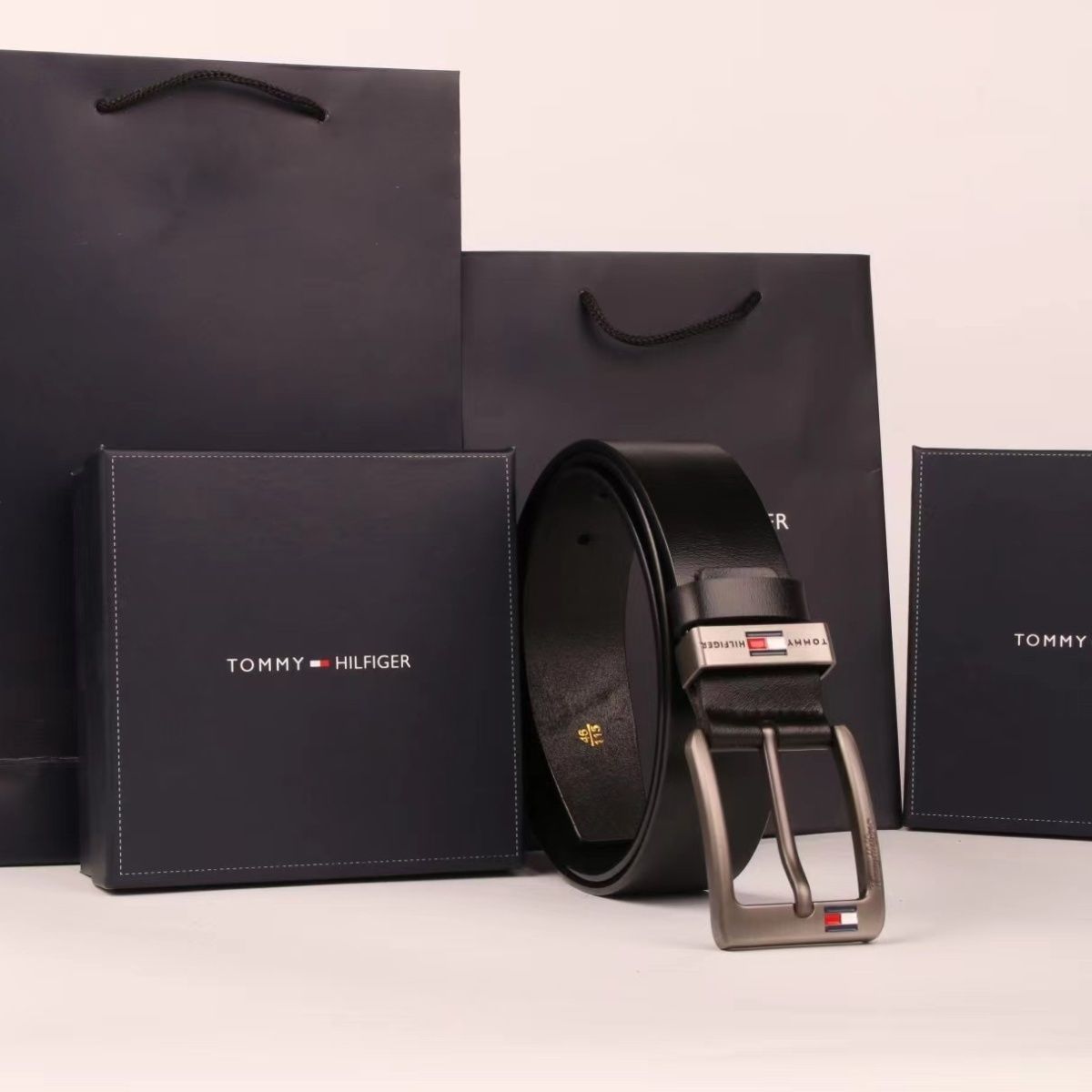 Tommy Hilfiger – ტყავის ლუქს კლასის ტრენდული მამაკაცის ქამარი thumbnail