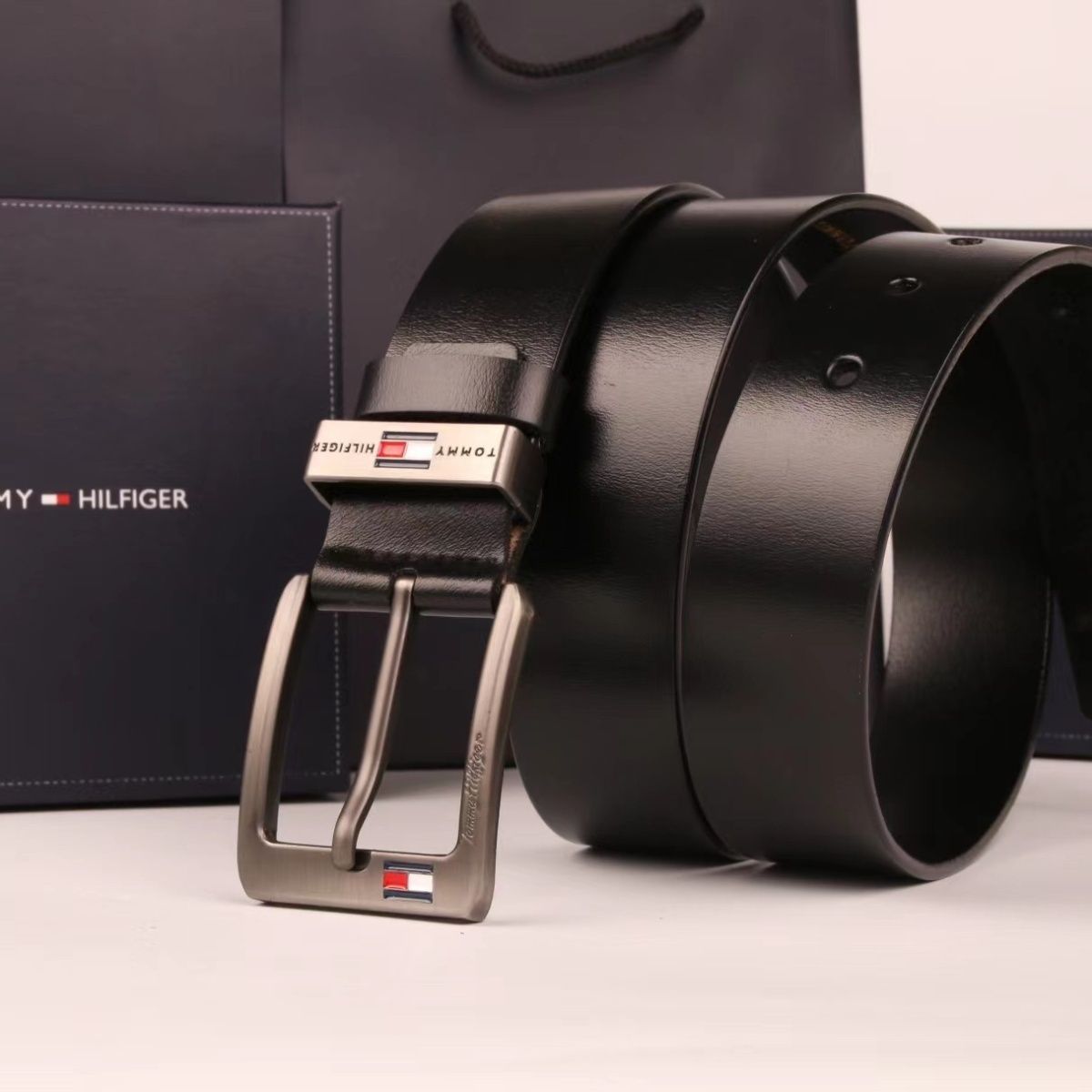 Tommy Hilfiger – ტყავის ლუქს კლასის ტრენდული მამაკაცის ქამარი thumbnail