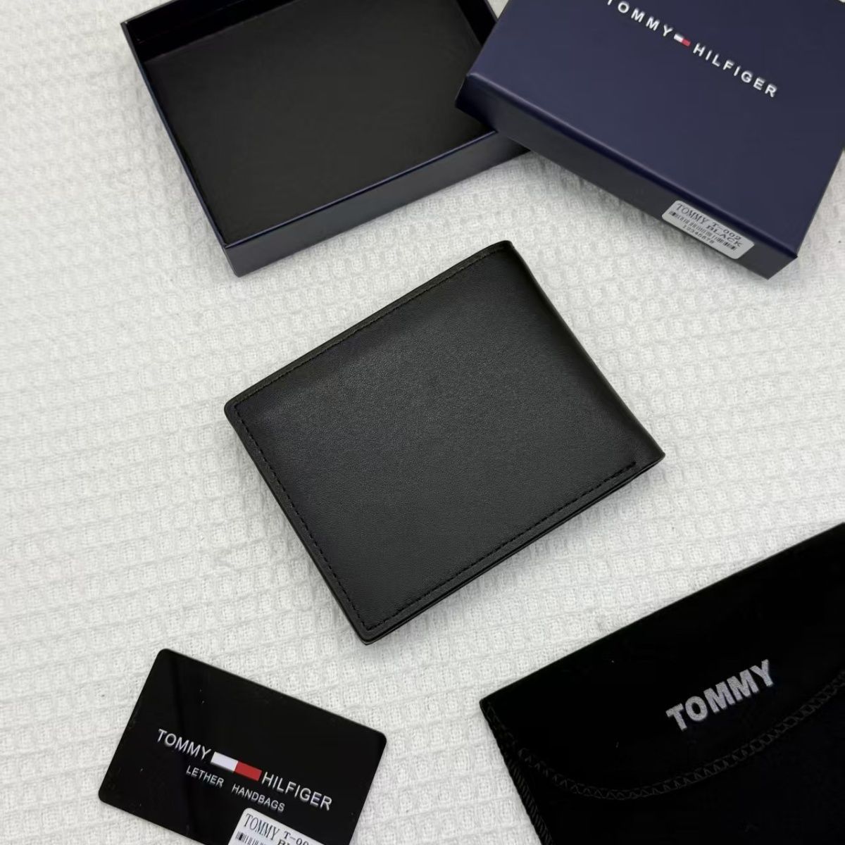 Tommy Hilfiger – ტყავის ლუქს კლასის ტრენდული მამაკაცის საფულე thumbnail