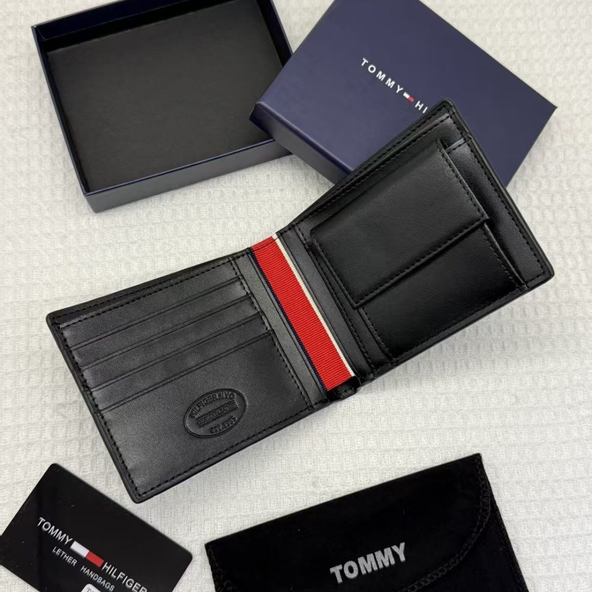 Tommy Hilfiger – ტყავის ლუქს კლასის ტრენდული მამაკაცის საფულე thumbnail