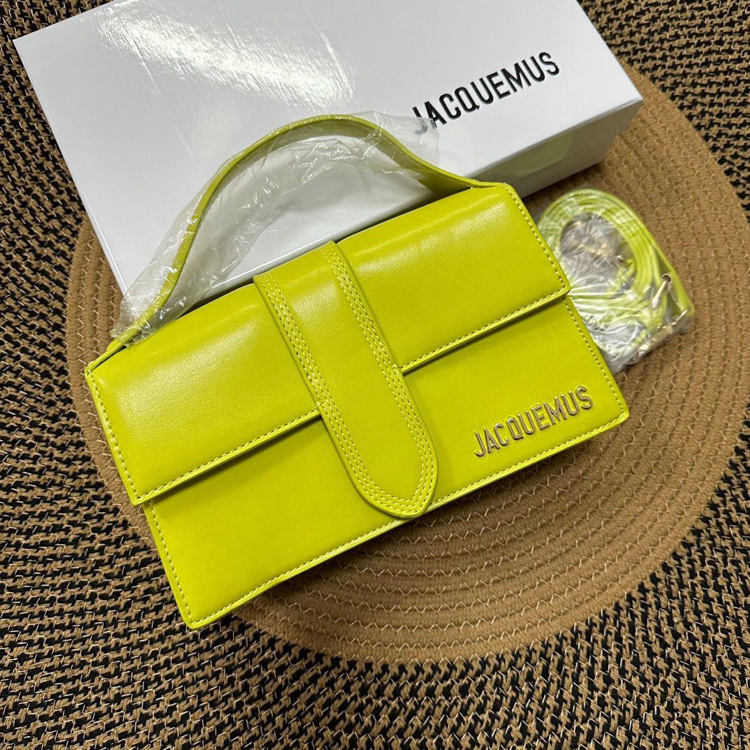 Jacquemus - ქალის ელეგანტური ხელჩანთა ქამრის დეტალით