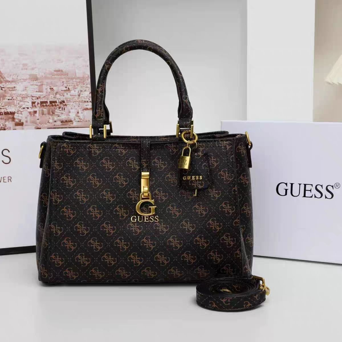 GUESS - ქალის Signature ჩანთა ბრენდული დეტალებით