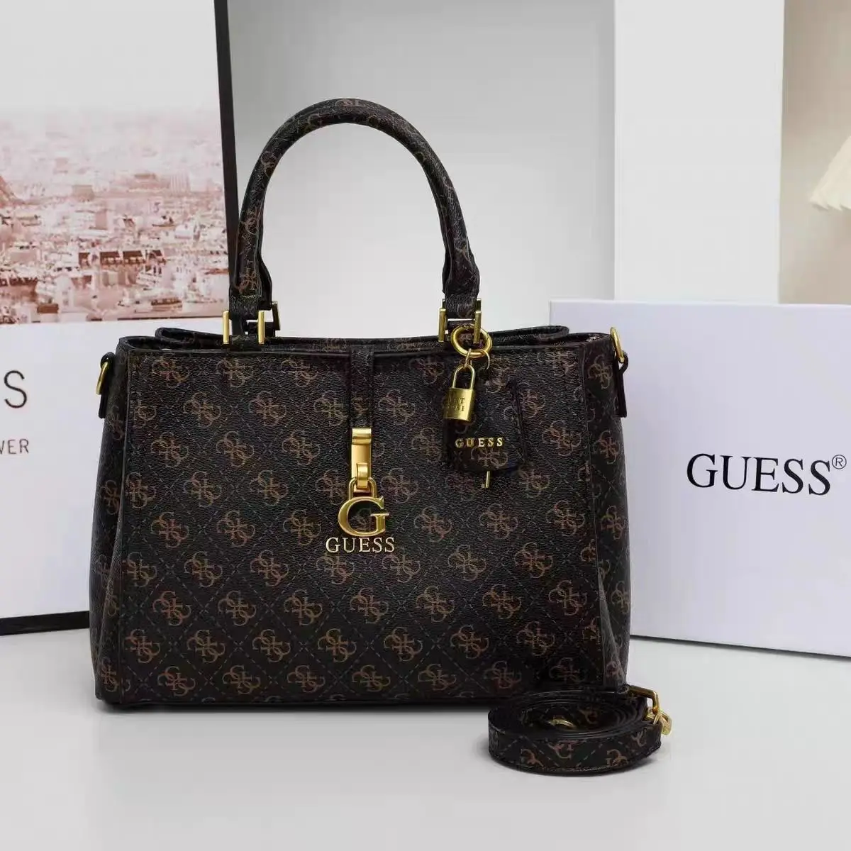 GUESS - ქალის Signature ჩანთა ბრენდული დეტალებით