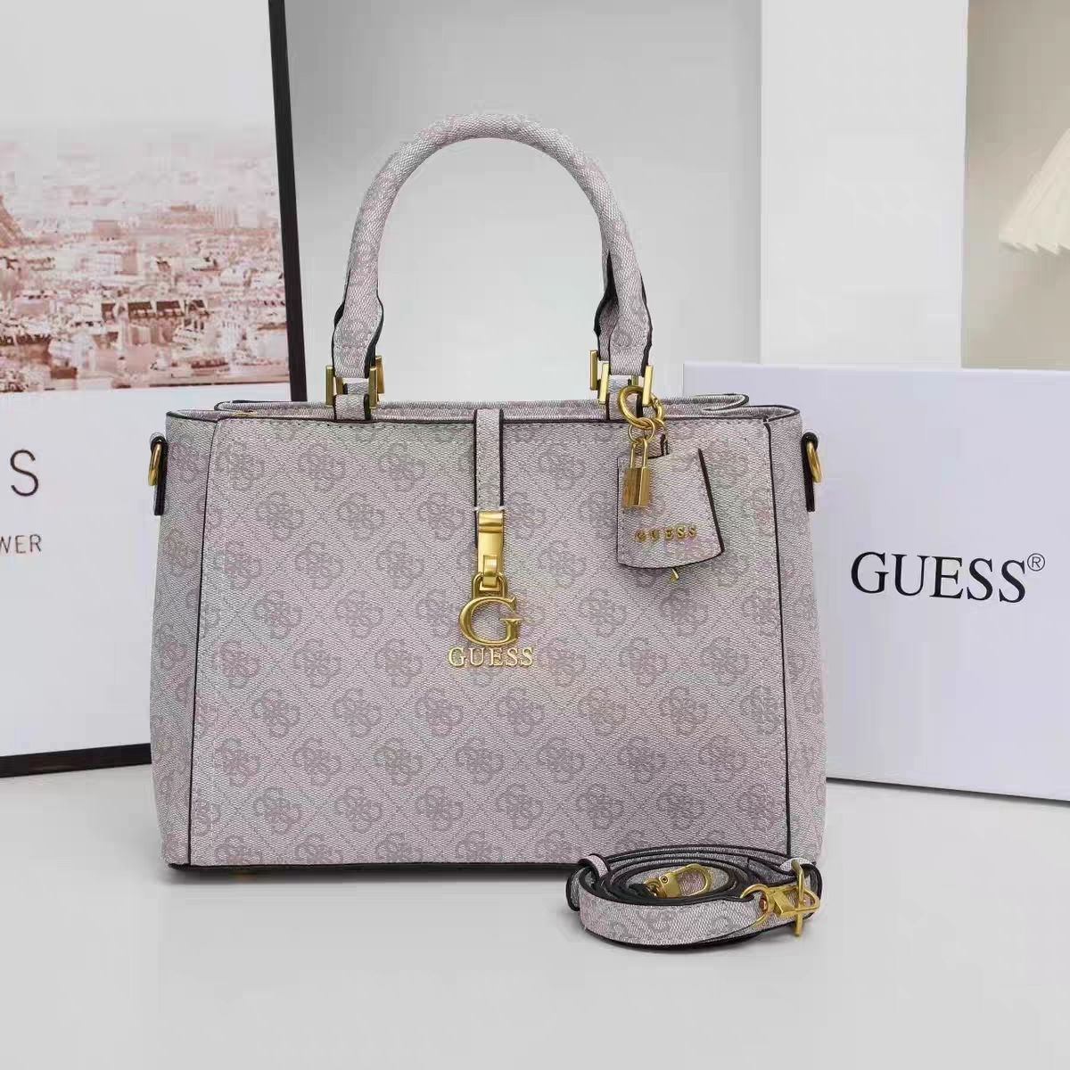 GUESS - ქალის Signature ჩანთა ბრენდული დეტალებით