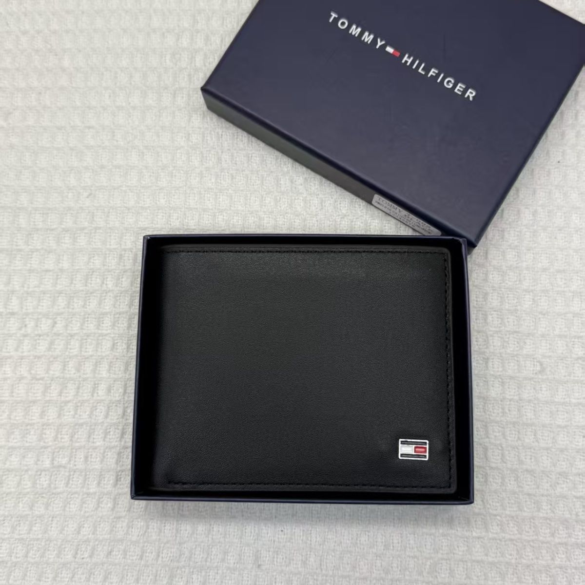 Tommy Hilfiger – ტყავის ლუქს კლასის ტრენდული მამაკაცის საფულე