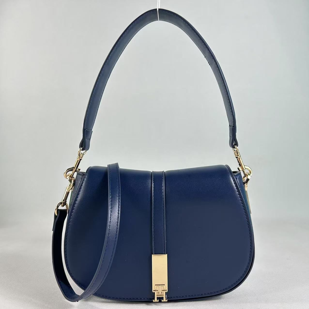 Tommy Hilfiger – ლუქს კლასის ტრენდული ხელჩანთა
