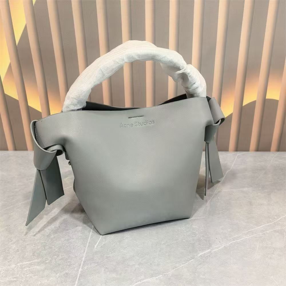 Acne Studios – Musubi-ს სერიის ტრენდული, იაპონური მოტივებით შექმნილი ხელჩანთა