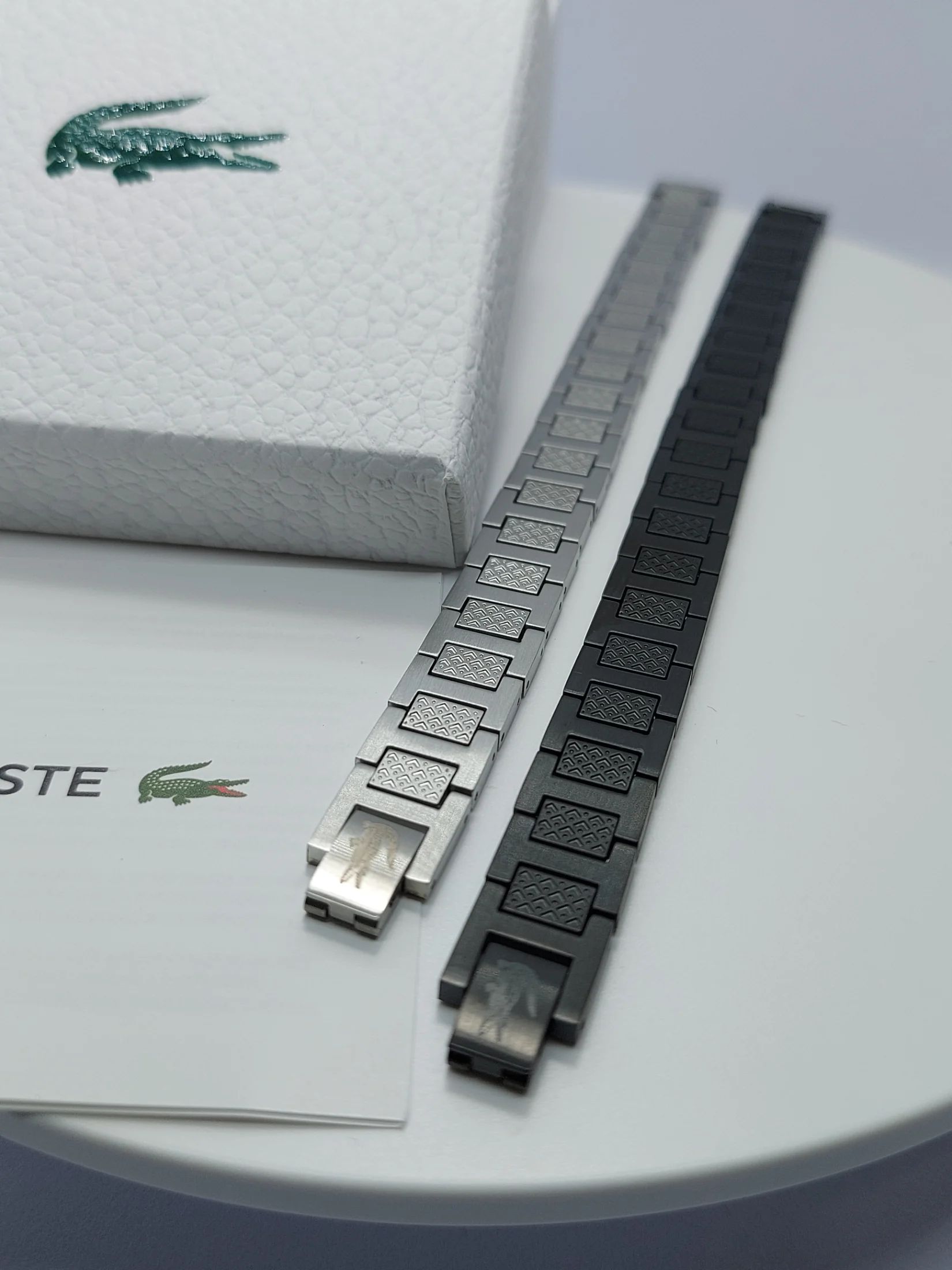 Lacoste – საკულტო ლოგოთი გაფორმებული Titanium Steel-ის ტრენდული სამაჯური
