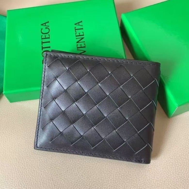 Bottega Veneta – Intrecciato საკულტო ტყავის დაწნული დიზაინის ტრენდული საფულე
