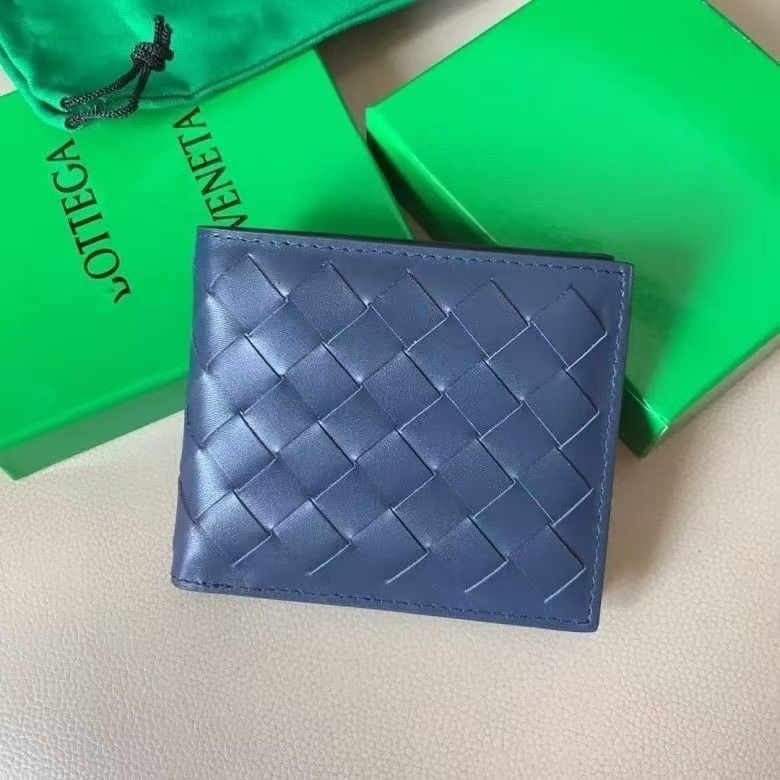 Bottega Veneta – Intrecciato საკულტო ტყავის დაწნული დიზაინის ტრენდული საფულე