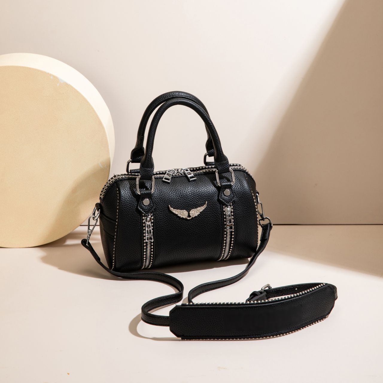 Zadig & Voltaire – ტყავის საკულტო ფრთების ლოგოთი გაფორმებული Sunny სტილის ტრენდული ჩანთა