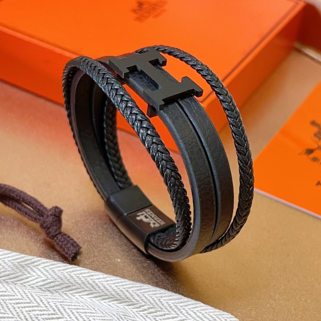 Hermès – უჟანგავი ფოლადის დეტალებითა და ტყავით დამზადებული ექსკლუზიური სამაჯური
