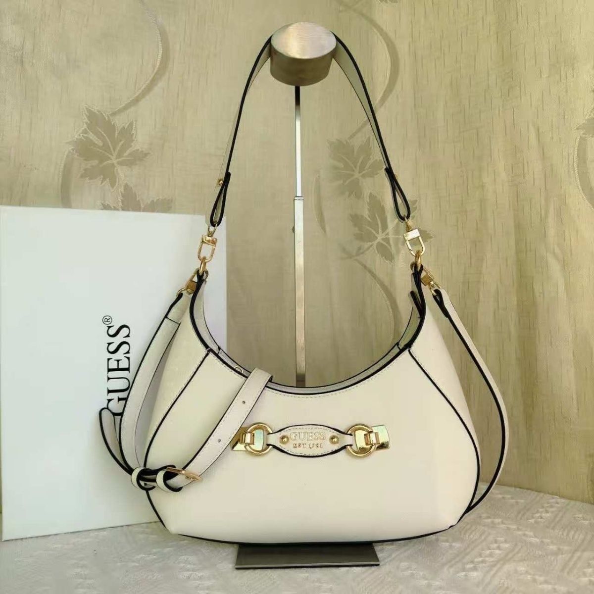GUESS – ექსკლუზიური დიზაინის ტრენდული ჩანთა