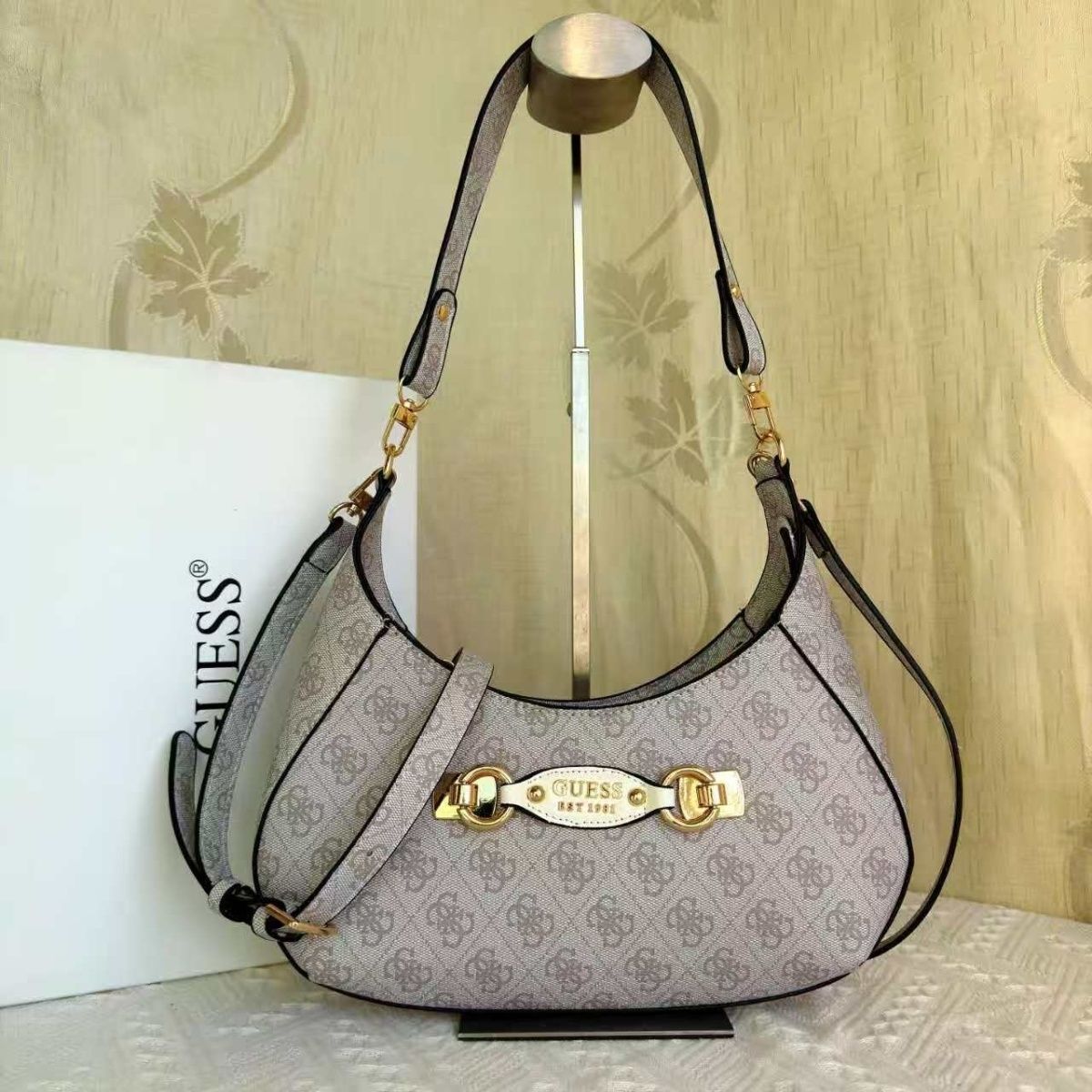 GUESS – ექსკლუზიური დიზაინის ტრენდული ჩანთა