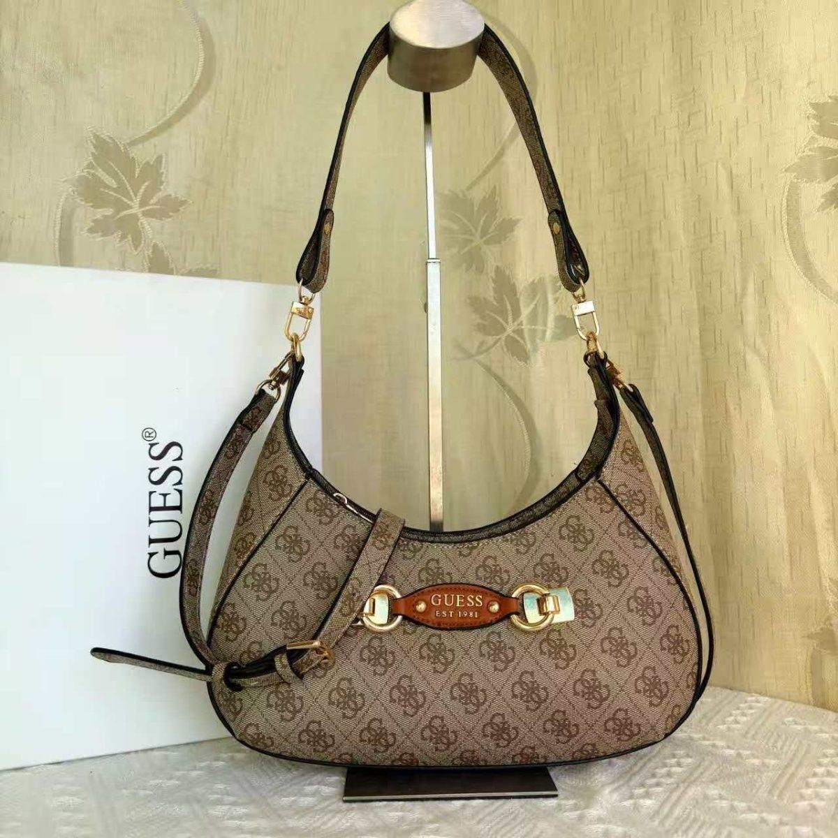 GUESS – ექსკლუზიური დიზაინის ტრენდული ჩანთა
