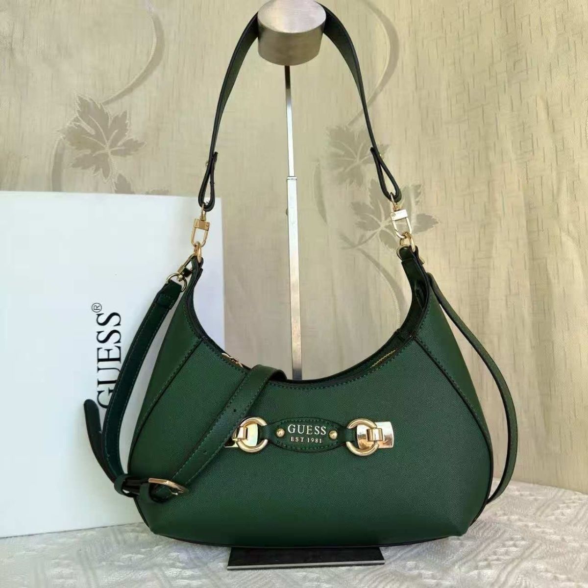 GUESS – ექსკლუზიური დიზაინის ტრენდული ჩანთა
