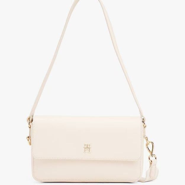 Tommy Hilfiger – ექსკლუზიური დიზაინის ტრენდული ჩანთა