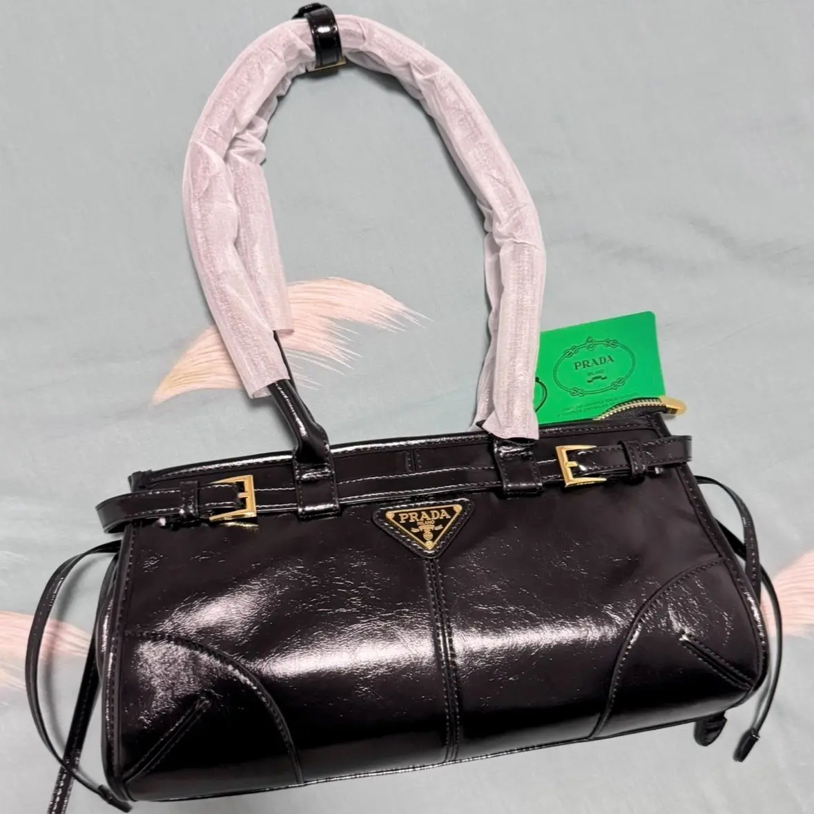 Prada – ნატურალური ტყავის ექსკლუზიური ტრენდული ჩანთა ბალთების დეტალებით