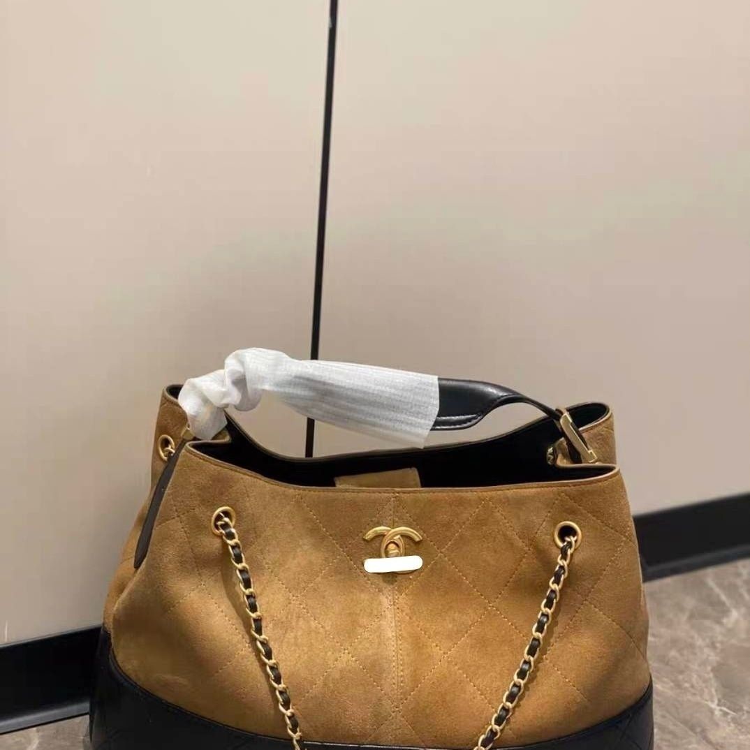 Chanel – ექსკლუზიური დიზაინის ტრენდული ჩანთა CC საკეტითა და ჯაჭვის ღვედით