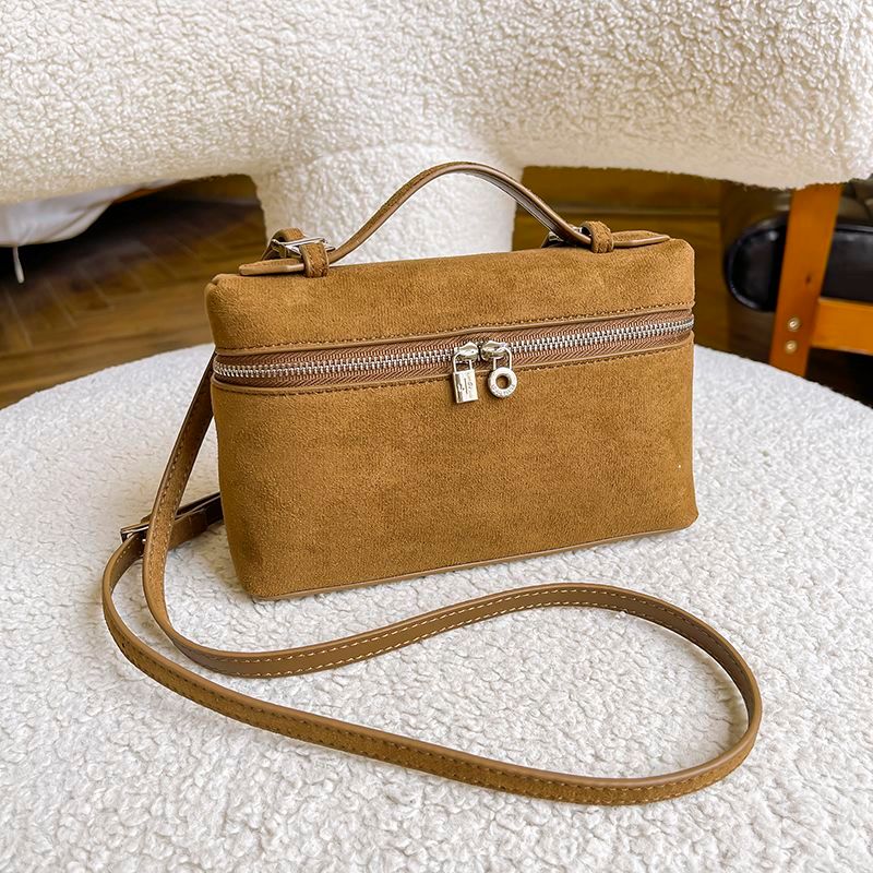 Loro Piana Extra Pocket – ნატურალური ტყავის ექსკლუზიური ტრენდული ჩანთა ელვის საკეტით