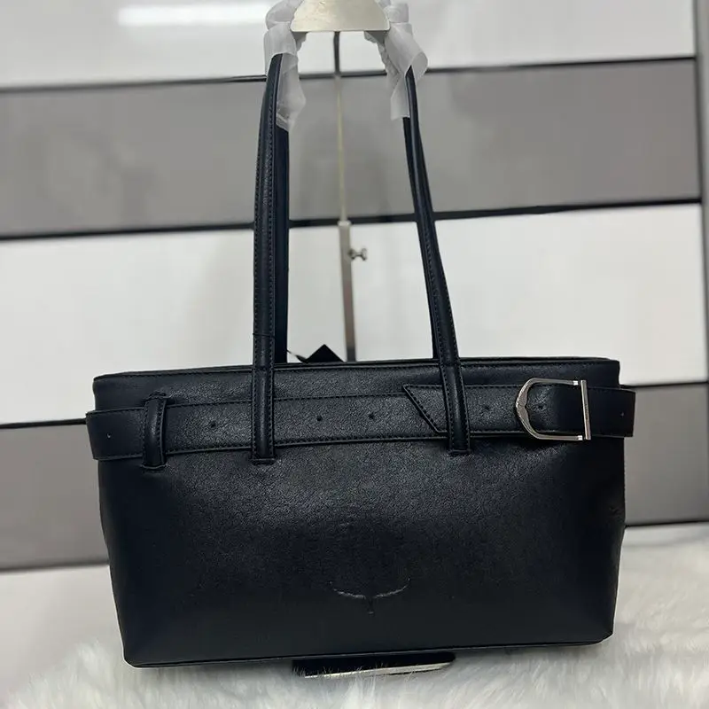 Zadig & Voltaire – ამოტვიფრული ფრთების ლოგოთი და დეკორატიული ქამრით გაფორმებული ტრენდული მხრის ჩანთა