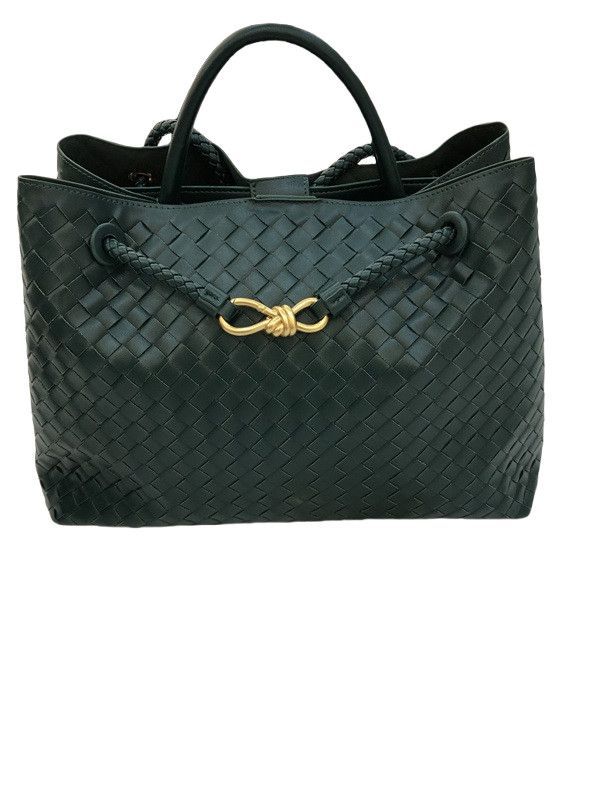 Bottega Veneta – Intrecciato წვნის ტექნიკითა და ოქროსფერი დეტალით გაფორმებული ტრენდული Tote ჩანთა