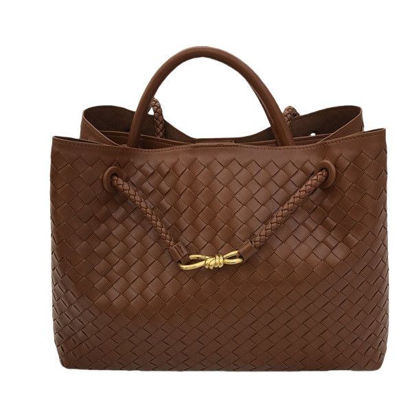 Bottega Veneta – Intrecciato წვნის ტექნიკითა და ოქროსფერი დეტალით გაფორმებული ტრენდული Tote ჩანთა